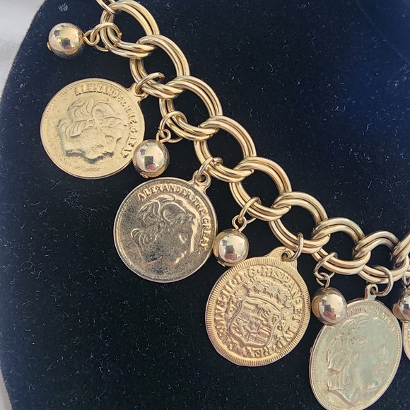 Vintage Gold Tone Coin Charm Bracelet Fashion Jewelry - Picture 3 of 8